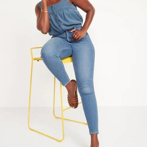 Old NavyExtra High-Waisted Rockstar 360° Stretch Super Skinny Medium-Wash Jeans - Picture 3 of 8